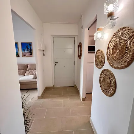 Sweet Escape Beachfront 奥罗佩萨德尔马